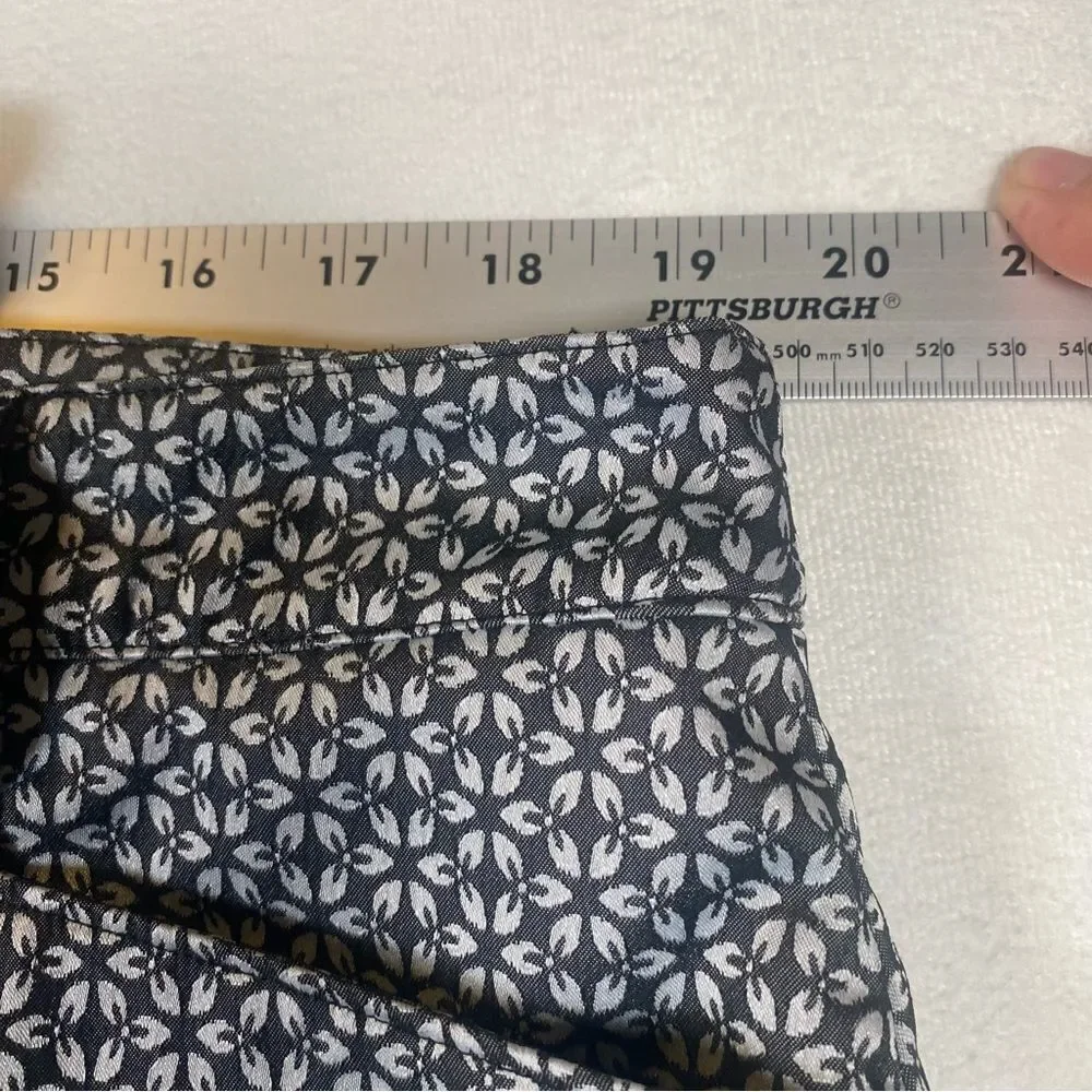 NVO By Lanctot Black/Gray Tone Floral Design Skort Size 18